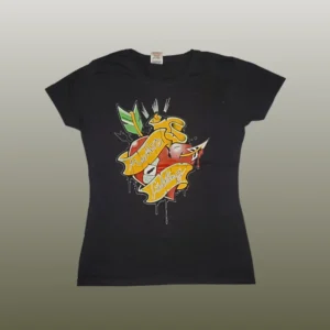 Schwarzes Girlieshirt mit Old-School-Motiv mit Schriftzug Muttis Liebling.