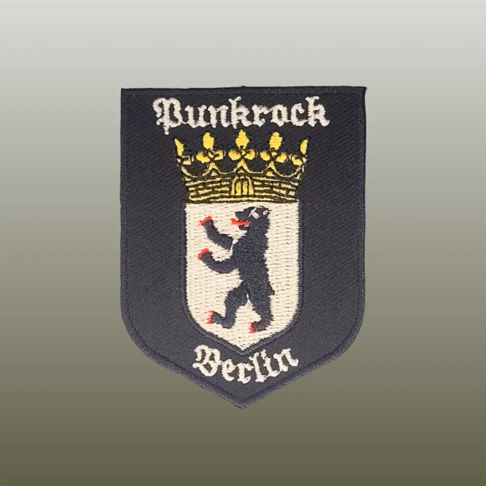 Patch mit dem Berliner Wappenbären und Stick Punkrock Berlin. Schwarzer Grund, weiße Schrift.