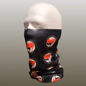 Schlauchschal mit dem bekannten Antifa-Logo mit schwarzer und roter Flagge.