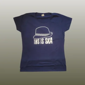girlie-thisisska-hat-purple Lilanes Girlieshirt mit Hutmotiv und This-is-Ska-Schriftzug.