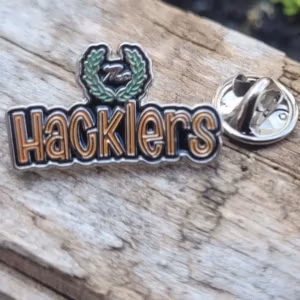 Ein Pin der Band The Hacklers