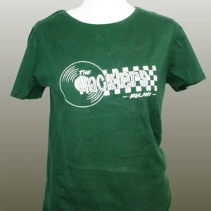 the-hacklers-girlie-vinyl-style-gruen Grünes Girlie-Shirt mit Schallplattenmotiv und Schriftzug der Band The Hacklers.